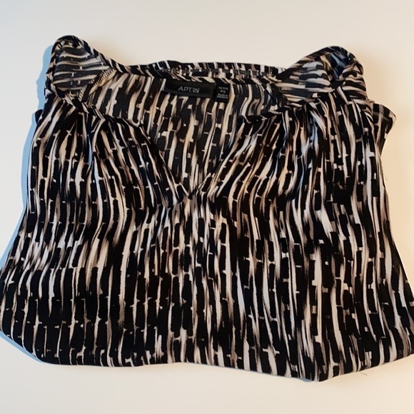 3 for $30 Vertical striped animal like blouse PS - Picture 4 of 9